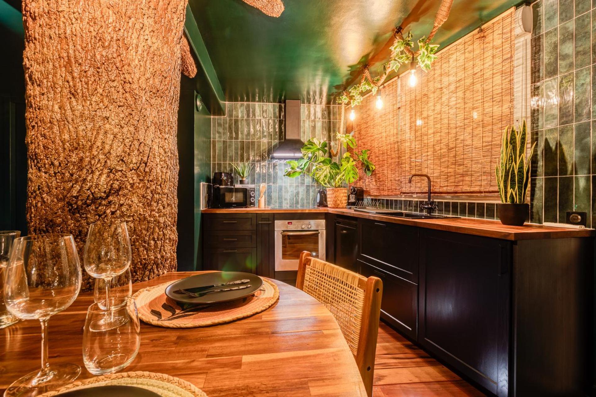 Jungle Apartment *